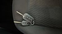 Peugeot 208 1.2 PureTech 82ch E6.c Signature 5p — photo 16