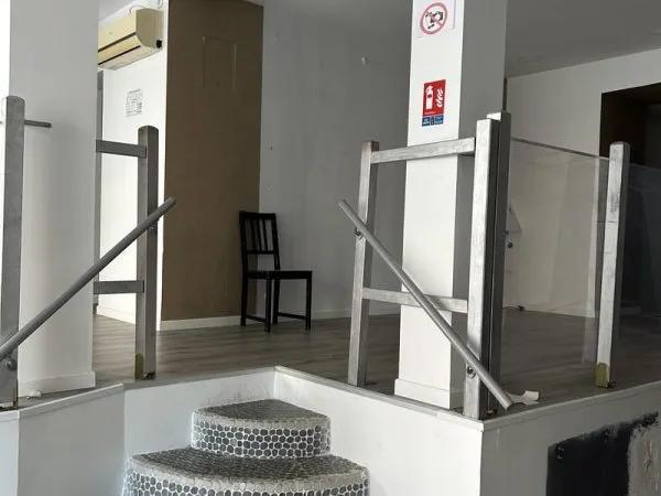 LOCAL COMMERCIAL 180 M2