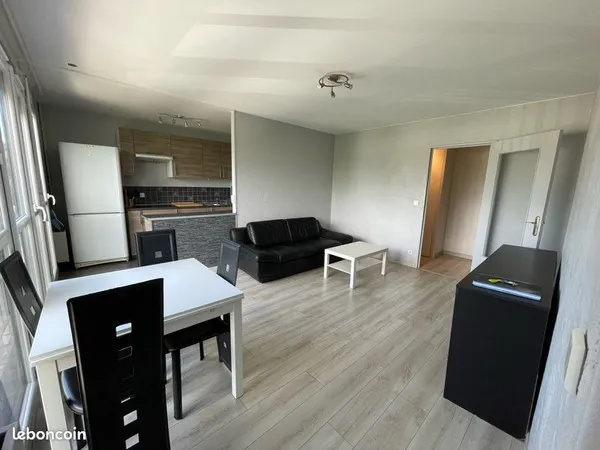 F2 meublé 44 m² lumineux, sans vis-à-vis, avec box et cave - commerces et RER A à pied