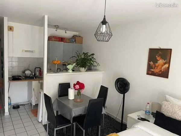 Studio 1 pièce 27 m²