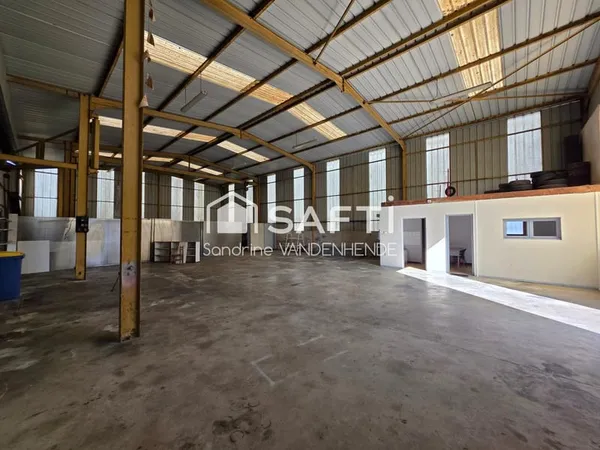 À LOUER - ENTREPÔT / LOCAL PROFESSIONNEL DE 360 M²