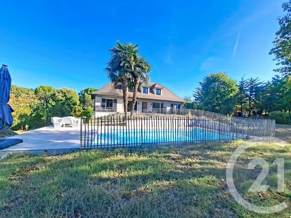 Maison 8 pièces 243 m²