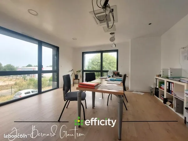 Bureau 114 m²
