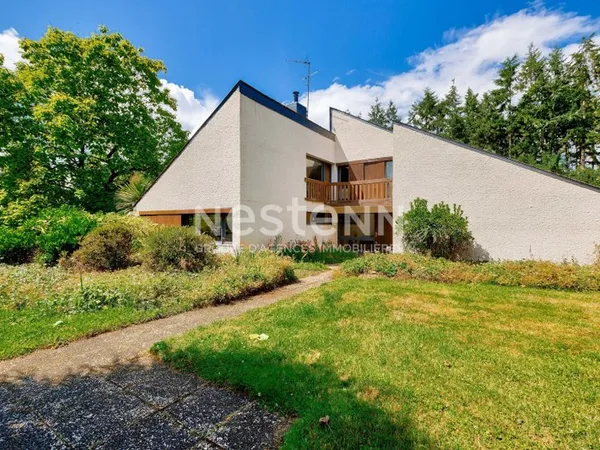 Charmante maison d'architecte sur un superbe terrain de 1,2 hectare à Plémet