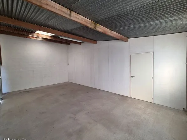 Local / Dépôt / Box / Stockage
