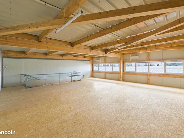 Local d'activité 192 m²