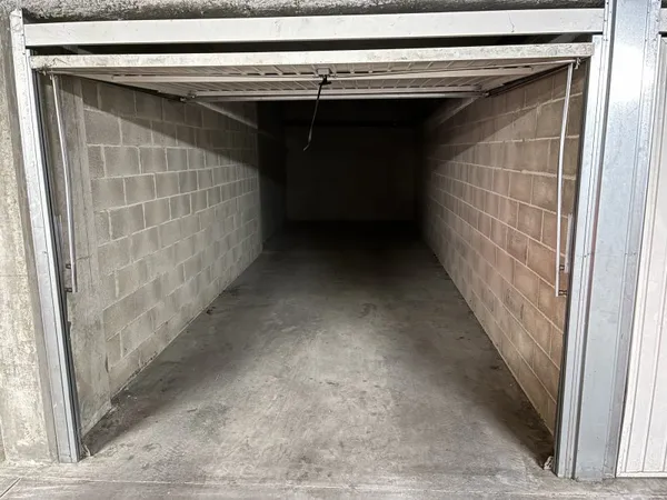 Loue parking - 35m²