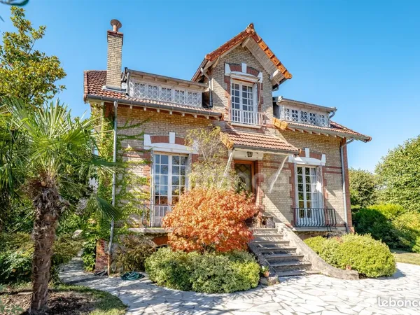 Maison 8 pièces 212 m²