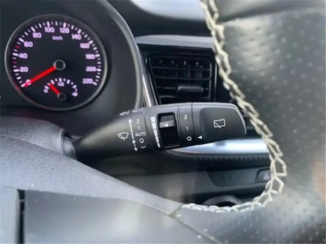 Kia Stonic 1.0 t-gdi 100 ch dct7 — photo 43