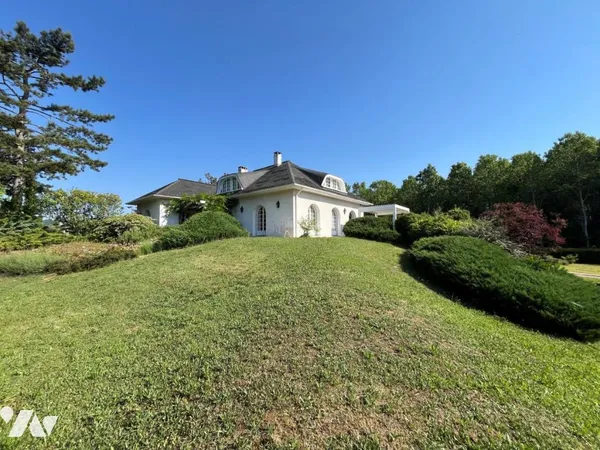 Maison 8 pièces 289 m²