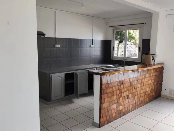 Appartement 1 pièce 77 m²