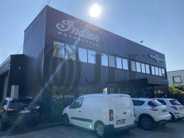 Local d'activité 1300 m²