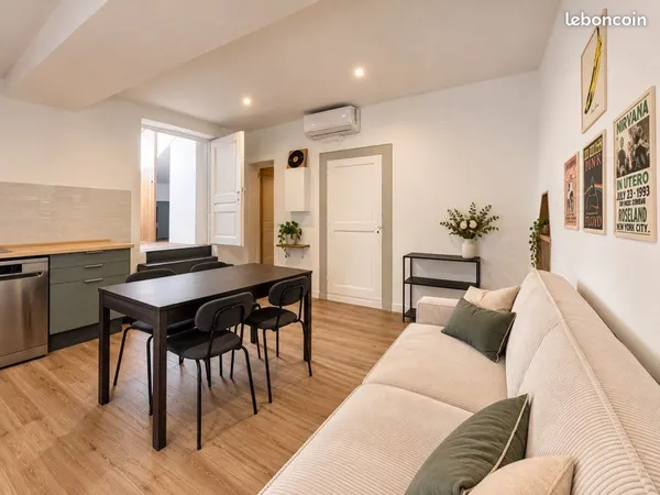 T2 meublé - 45 m² (56 m² au sol) - Centre-ville Bastia (Secteur Marché/Quai des Martyrs)