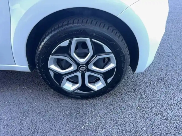 Renault Twingo iii e-tech — photo 20