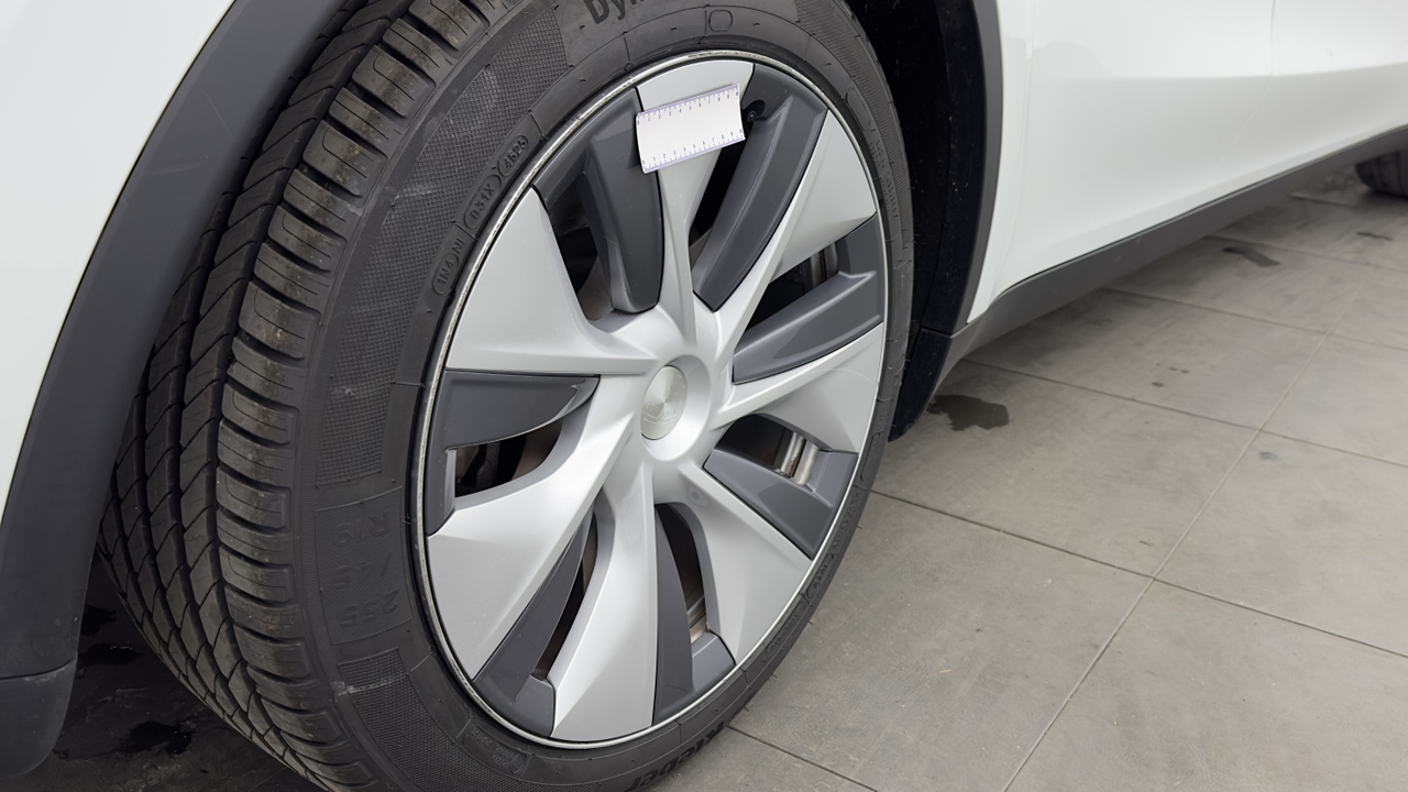 Tesla MODEL Y Standard RWD — photo 37