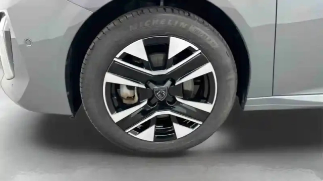 Peugeot 208 hybrid 110 ch e-dcs6 — photo 10