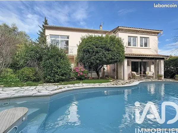 Maison familiale 8 pièces 197 m²