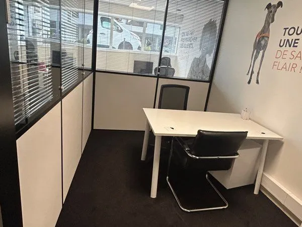 Bureau 9 M2 Métro Anatole France