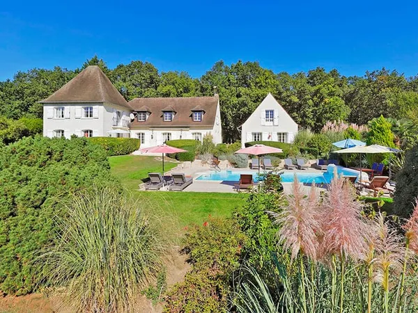 Domaine à Germigny-l'Évêque dans son havre de verdure