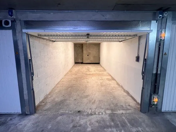 Garage Box fermé double - 27m2