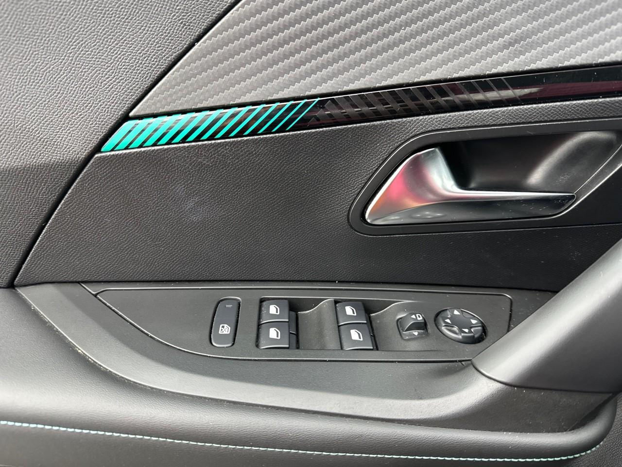 Peugeot 2008 1.2 puretech 130ch s&s allure pack — photo 16