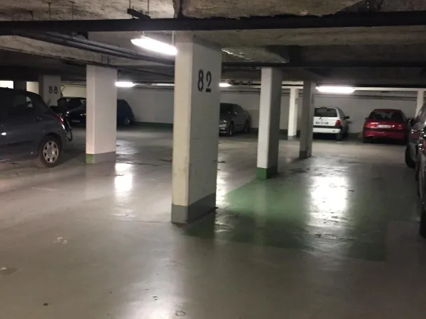 Loue parking - 15m²