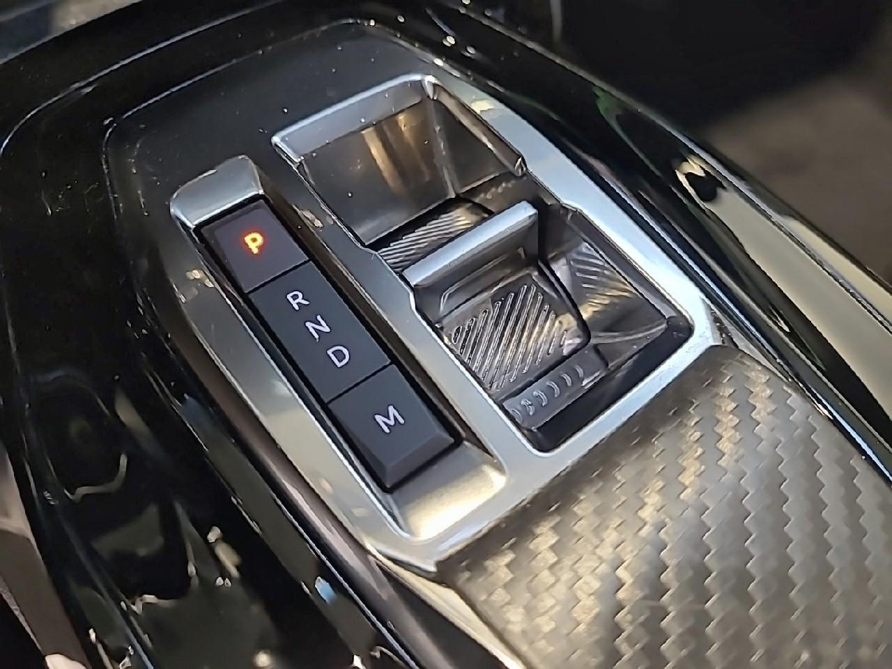 Peugeot 2008 puretech 130 s&s eat8 gt — photo 17
