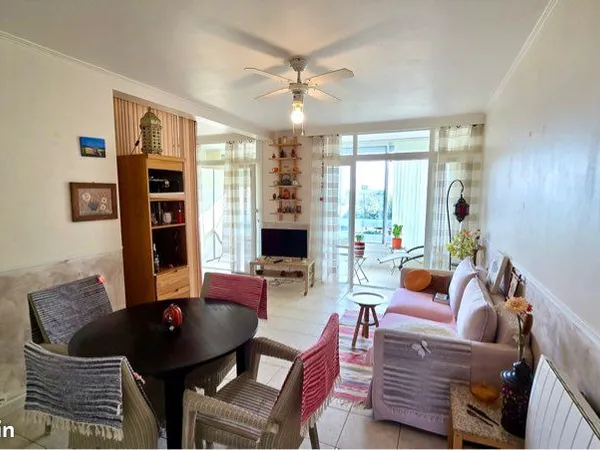 Canet-en-Roussillon - Appartement traversant avec espace nuit séparé, loggia et petite vue mer - 250
