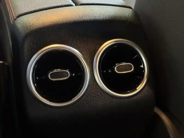 Mercedes Gla 200 d amg line — photo 35