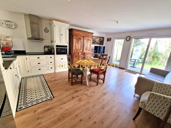 Appartement en-rez-de jardin, 3 pièces de 74 m2 MONTREUIL SUR MER en ville haute