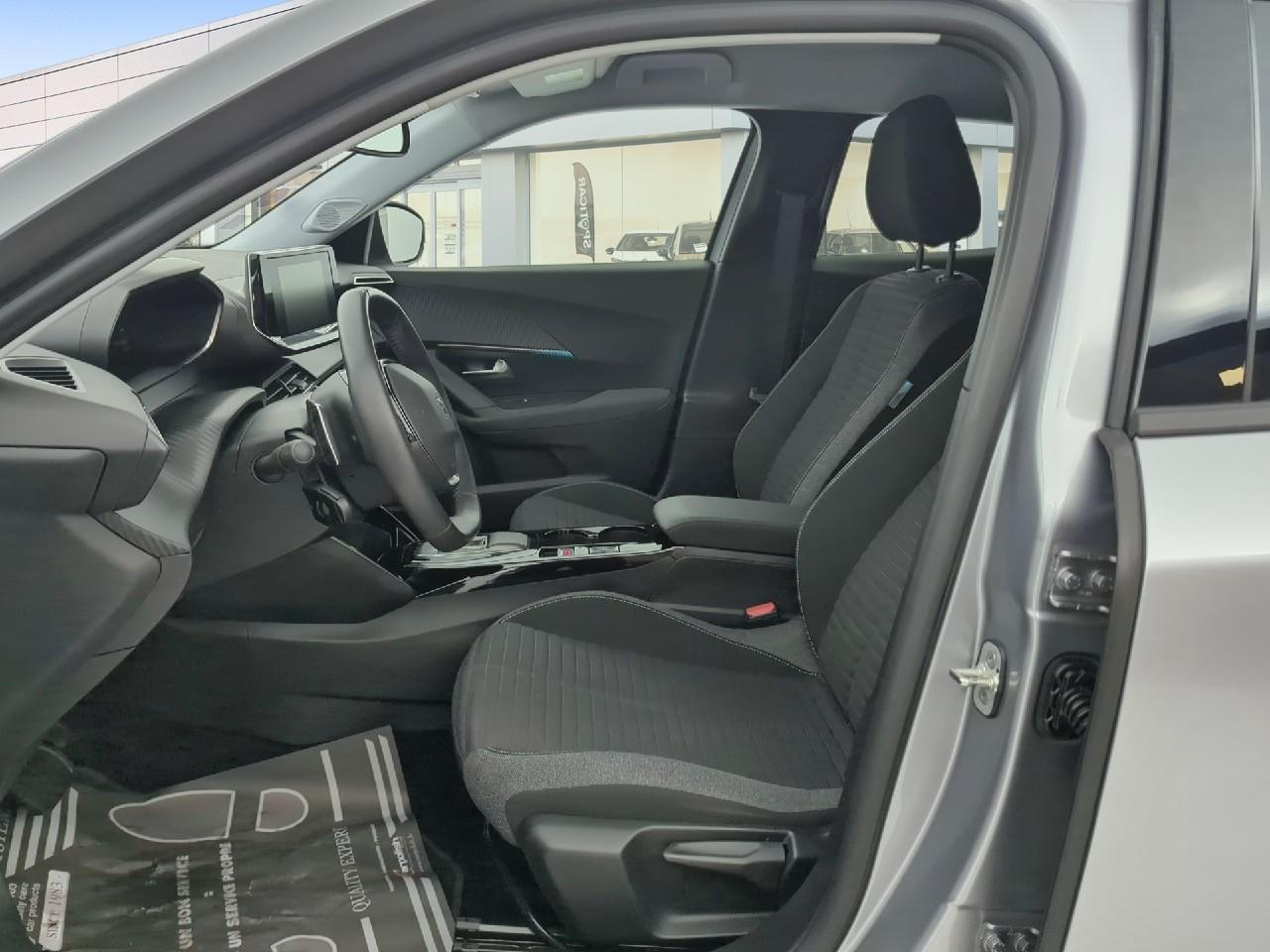 Peugeot 2008 puretech 130 s&s eat8 style — photo 9