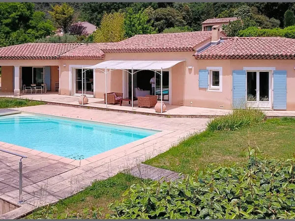 Villa de 170m² sur 2284m² de terrain avec piscine