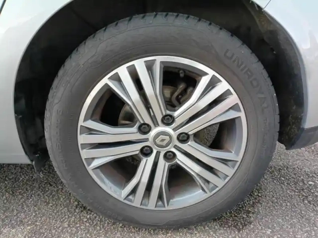 Renault Megane blue dci 115 edc evolution 5p — photo 20