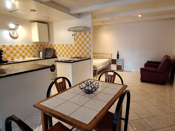 T1 bis meublé 54 m² coin nuit entièrement repeind