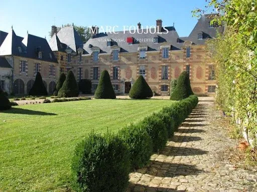Château 40 pièces 2863 m²