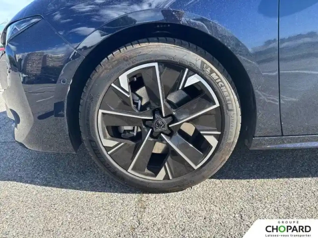 Peugeot 508 hybrid 225 e-eat8 — photo 12
