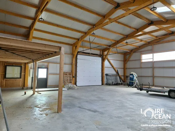Local industriel 350 m²
