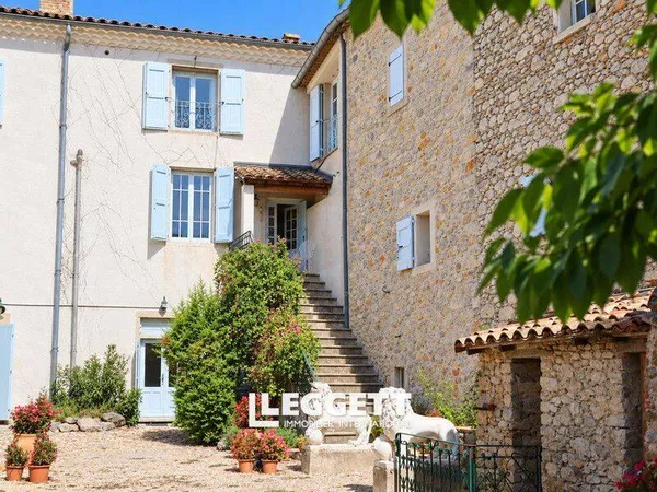 Château 24 pièces 780 m²