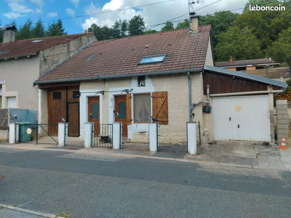 Maison 5 pièces environ 110 m2 situé à Midrevaux cette propriété offre un espace de vie fonctionnel 