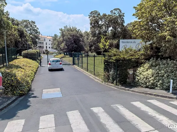 Place de parking 11M2 sous terraine Avenu Carnot résidence sécurisée
