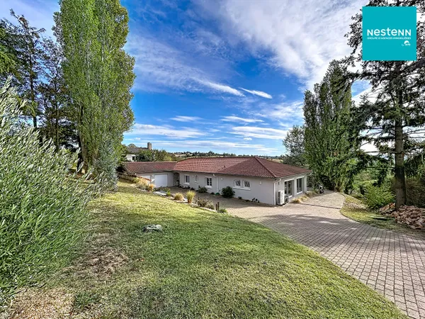 SAINT-BONNET-LES-OULES : PROPRIÉTÉ D'EXCEPTION 222 M² - PISCINE INTÉRIEURE - PARC 3003 M² !
