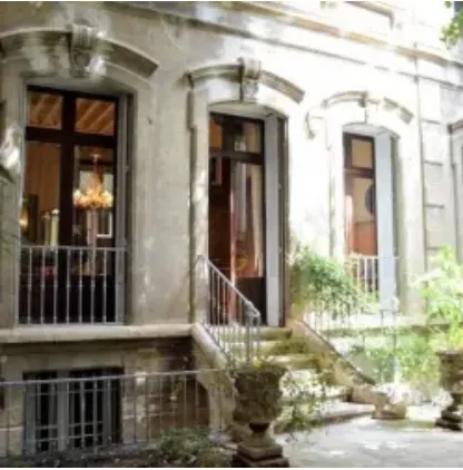 Maison 10 pièces 320 m²