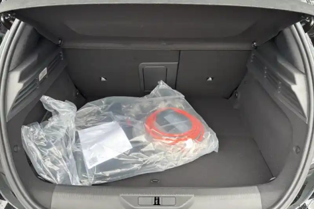 Peugeot 308 phev 180 e-eat8 — photo 41