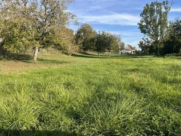 Terrain à bâtir de 1400 m² à SAINT-CYPRIEN (24)