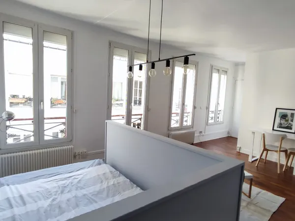 GRAND STUDIO meublé de 32m2 République - Location de 3 mois.
