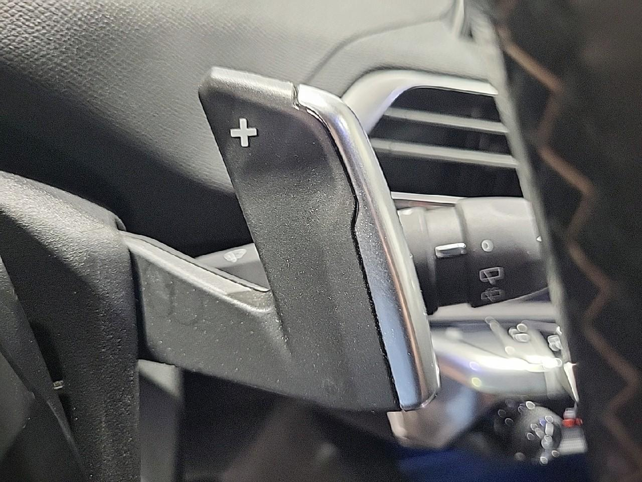 Peugeot 3008 hybrid4 300 e-eat8 gt — photo 17