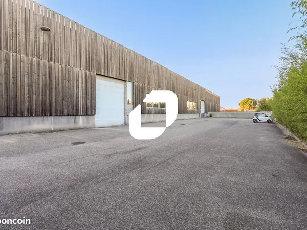 Local d'activité 1 000 m²