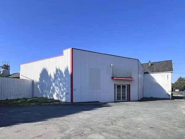 Local commercial 3 pièces 330 m²