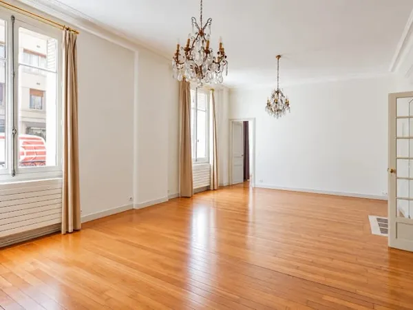 Local 4 pièces 123 m²