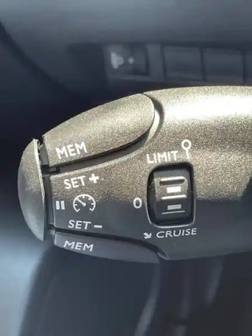 Peugeot 2008 100 s&amp;s bvm6 — photo 14